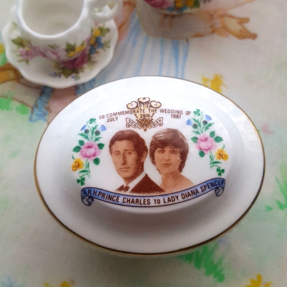 1981 Charles Diana Royal Wedding Commemorative Trinket Box
